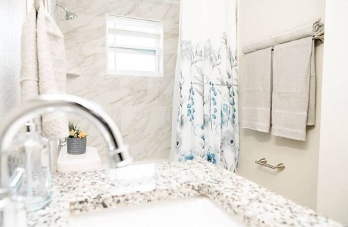 University Apartment | University Serenity Suites #C102
