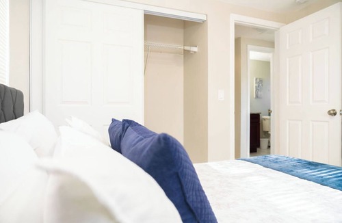 University Apartment | University Serenity Suites #B102