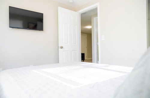 University Apartment | University Serenity Suites #B102