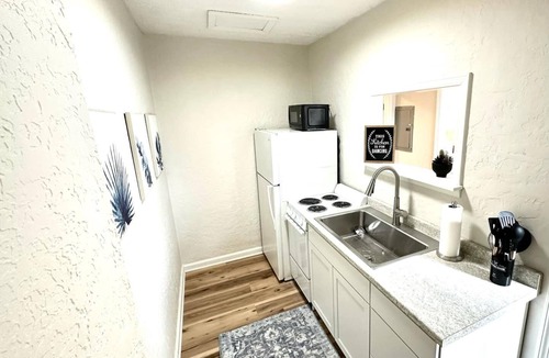 Marion Apartment | University Suite "A"