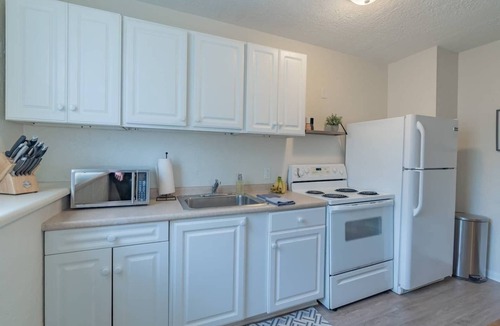 Marion Apartment | University Suite "B"