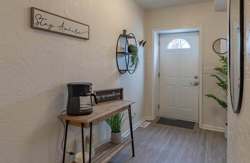 Marion Apartment | University Suite "C"