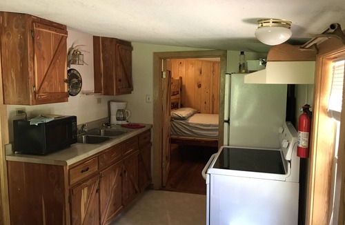 Lone Rock Cabin | Unlimited Sportman's Cabin * White River* Free WIFI