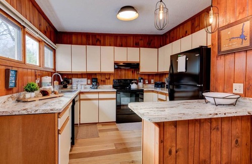Lake Lure House | Unmatched Endless Views Mountains & Lake 3/2