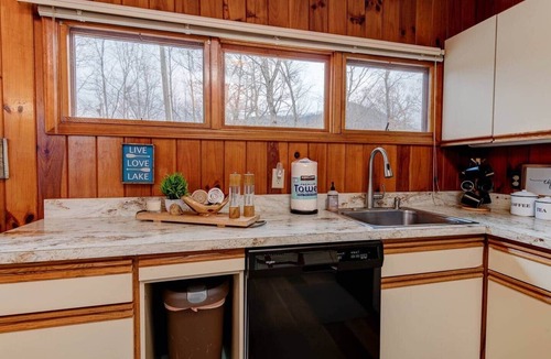 Lake Lure House | Unmatched Endless Views Mountains & Lake 3/2
