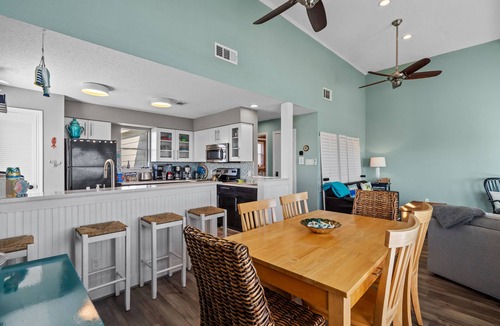 Galveston House | Unobstructed Ocean views! Walk to the beach! King bed. Pets. NEMA 14-50 outlet!