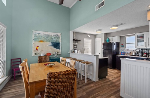 Galveston House | Unobstructed Ocean views! Walk to the beach! King bed. Pets. NEMA 14-50 outlet!