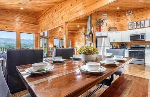Pittman Center Ski Chalet | Unobstructed Smoky Mtn Views + Fire Pit + Hot Tub