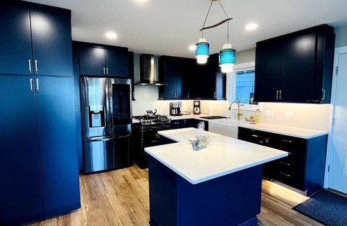 South Addition House | Unobstructed WATERFRONT views, downtown, trails!