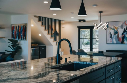 Afton House | Unparallel Views, Modern Luxury, Hot Tub, Ultimate Getaway!