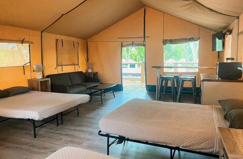 Sutherland Springs House | Unplug and Reconnect: Creekside Safari Tent Glamping in Cibolo, Texas