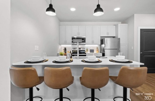 Rogers Apartment | Unplug in Comfort, Gym & Pool, New Lift & No Cleaning Fee