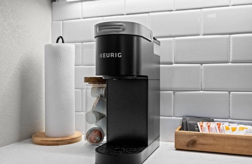 Rogers Apartment | Unplug in Comfort, Gym & Pool, New Lift & No Cleaning Fee