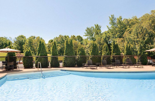 Rocky Hill House | Unplug & Relax In Elegant Staycation Experience