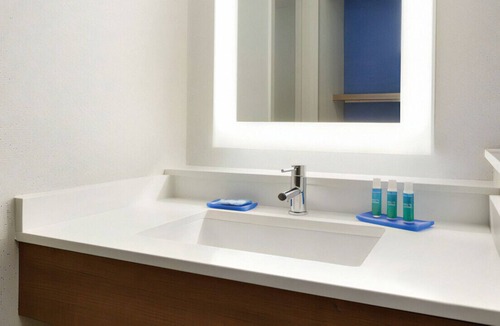 Rocky Hill House | Unplug & Relax In Elegant Staycation Experience