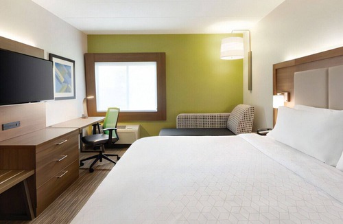 Rocky Hill House | Unplug & Relax In Elegant Staycation Experience