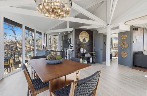 Village of Four Seasons Cottage | Unplug, Unwind, Welcome to the Treehouse
