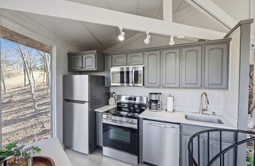 Village of Four Seasons Cottage | Unplug, Unwind, Welcome to the Treehouse