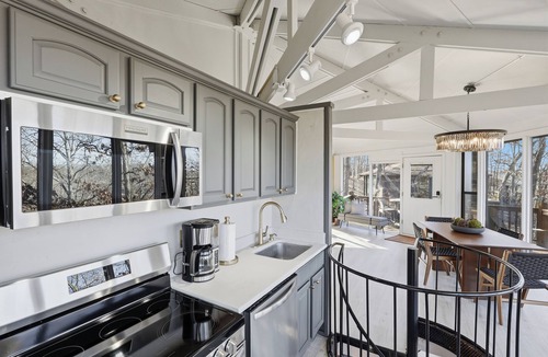 Village of Four Seasons Cottage | Unplug, Unwind, Welcome to the Treehouse