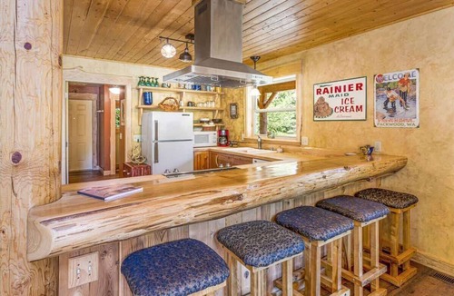 Randle Cottage | Unplugged Forest Retreat | Firepit | Near Mt Rainier