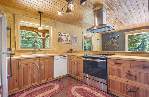 Randle Cottage | Unplugged Forest Retreat | Firepit | Near Mt Rainier