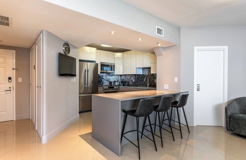 Sunny Isles Beach Condo | Unreal Ocean Views! Modern Decor - Stunning Unit! 40th Floor - Great Location!