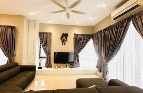 Taman Ilmu House | 《Untitled HomeStay》Sitiawan