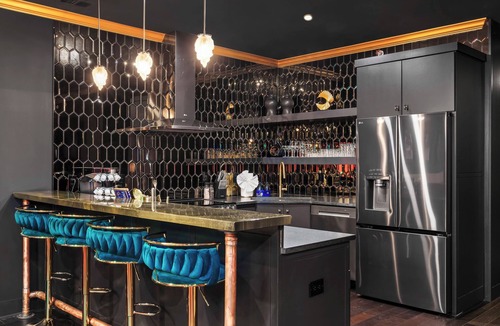 Cherokee Triangle House | Untouchable~6BR 4BA Speakeasy w/Sky Deck+Fire Pit