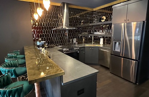 Cherokee Triangle House | Untouchable~6BR 4BA Speakeasy w/Sky Deck+Fire Pit