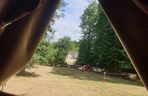 Saint-Jean-les-Deux-Jumeaux Apartment | Unusual weekend in a cabin