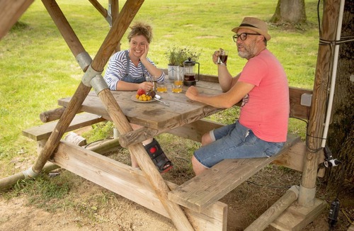 Saint-Jean-les-Deux-Jumeaux Apartment | Unusual weekend in a cabin