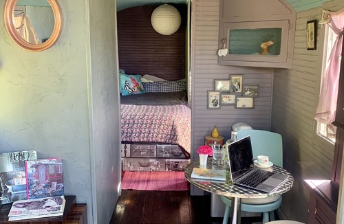 Saint-Just-et-Vacquieres House | Unusual accommodation in a cosy and comfortable authentic caravan