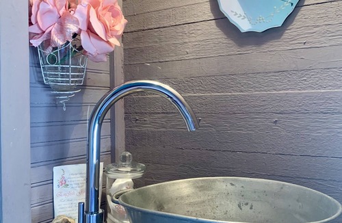 Saint-Just-et-Vacquieres House | Unusual accommodation in a cosy and comfortable authentic caravan