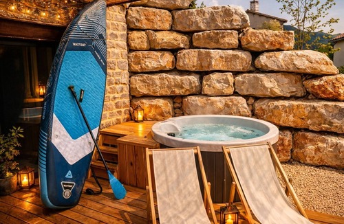 Mostuejouls House | Unusual accommodation with jacuzzi and paddle