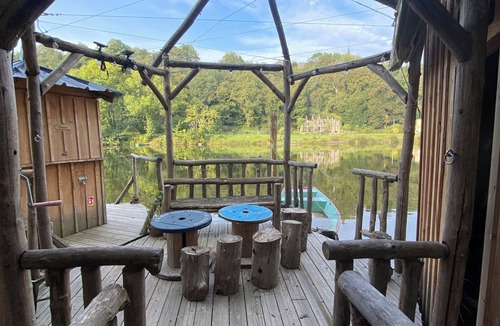 Les Hauts d'Anjou Cabin | Unusual cabin on the water in Pays de La Loire