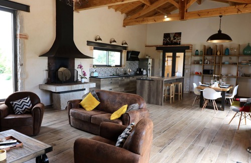 Septfonds Cottage | unusual cottage in a dovecote 4 people
