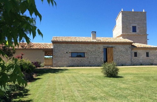 Septfonds Cottage | unusual cottage in a dovecote 4 people