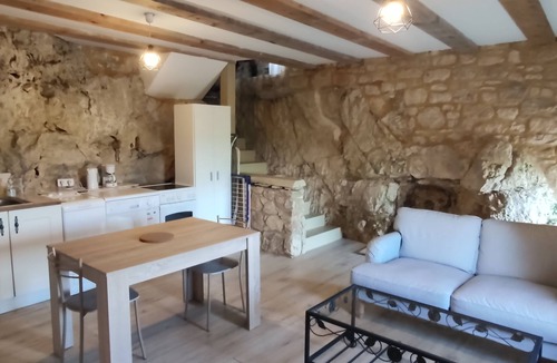 Domme House | Unusual gîte, Le Troglodyte with panoramic view