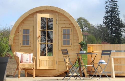 Saint-Michel-Mont-Mercure House | Unusual guest rooms (Barrels)