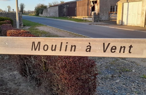 Saint-Cyr-des-Gats Cottage | Unusual mill