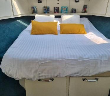 Saint-Charles du Port Boat Rental | Unusual night on a small yacht