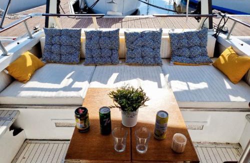 Saint-Charles du Port Boat Rental | Unusual night on a small yacht