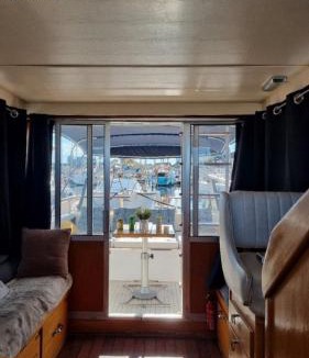 Saint-Charles du Port Boat Rental | Unusual night on a small yacht