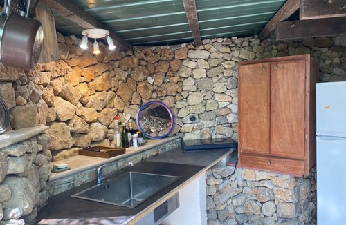 Mougins Cabin | Unusual studio in the countryside