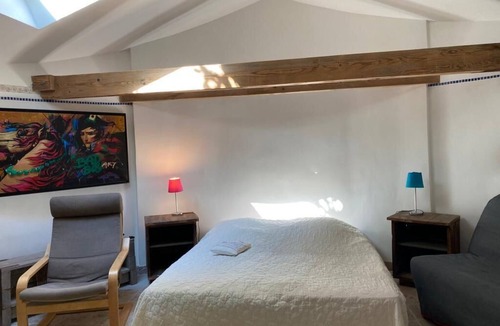 Mougins Cabin | Unusual studio in the countryside