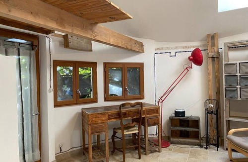 Mougins Cabin | Unusual studio in the countryside