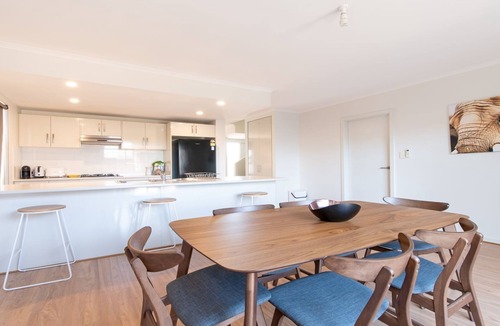 Kilburn House | Unwind @ Adelaide City Condo