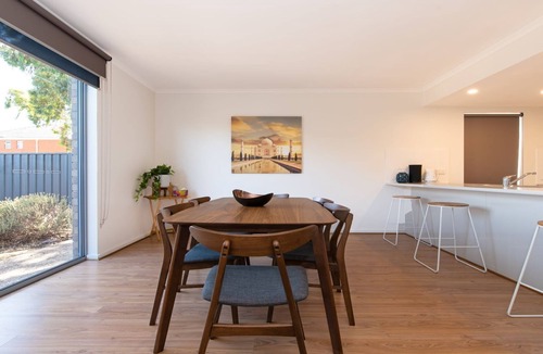 Kilburn House | Unwind @ Adelaide City Condo