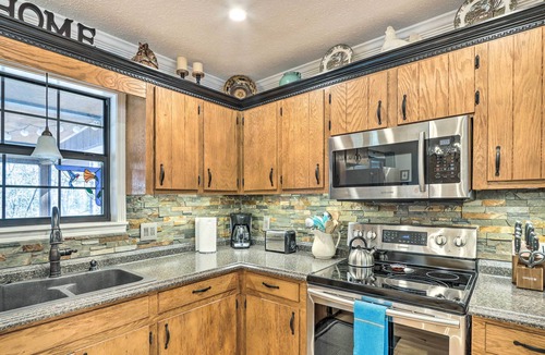 Murphy House | Unwind Fireside: Serene Murphy Escape w/Hot Tub!