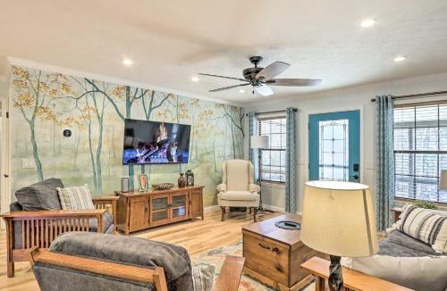 Murphy House | Unwind Fireside Serene Murphy Escape with Hot Tub!